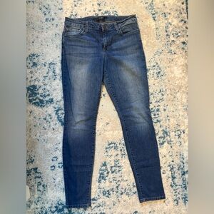 Joe’s relaxed, fit skinny jeans